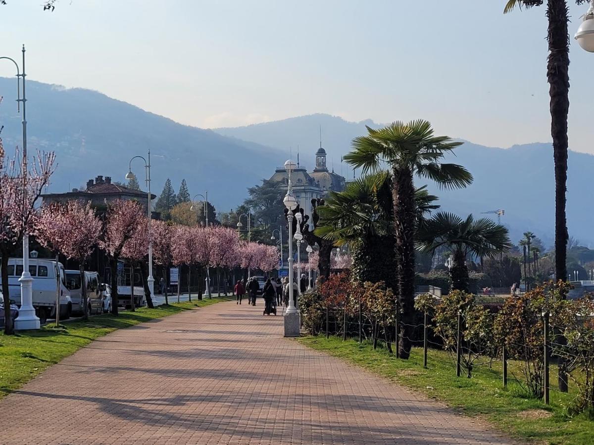 La Rosa Del Lago Stresa Bagian luar foto